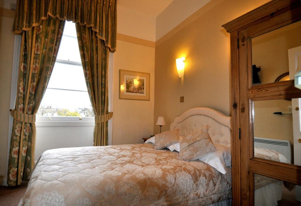 Willoughby House Hotel & Apartments Τσέλτενχαμ Δωμάτιο φωτογραφία