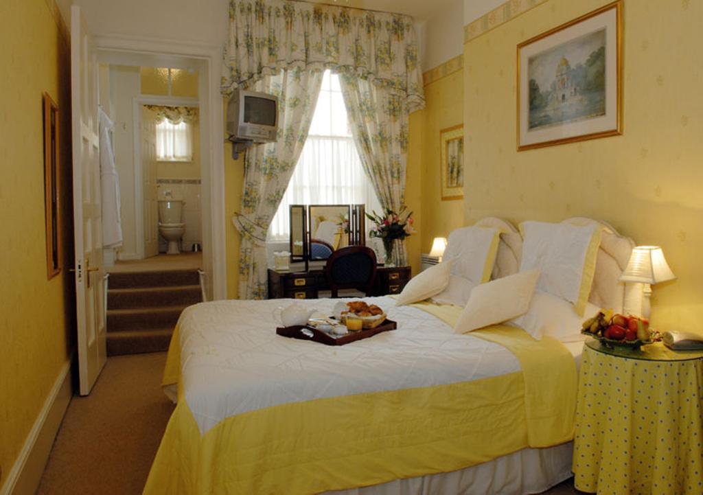Willoughby House Hotel & Apartments Τσέλτενχαμ Δωμάτιο φωτογραφία